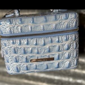 Brahmin Small Charmaine
Heavenly Blue Melbourne
Genuine Leather NWT price firm